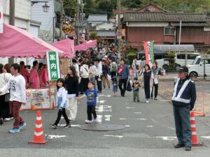 流しびな行事の日　テント村２