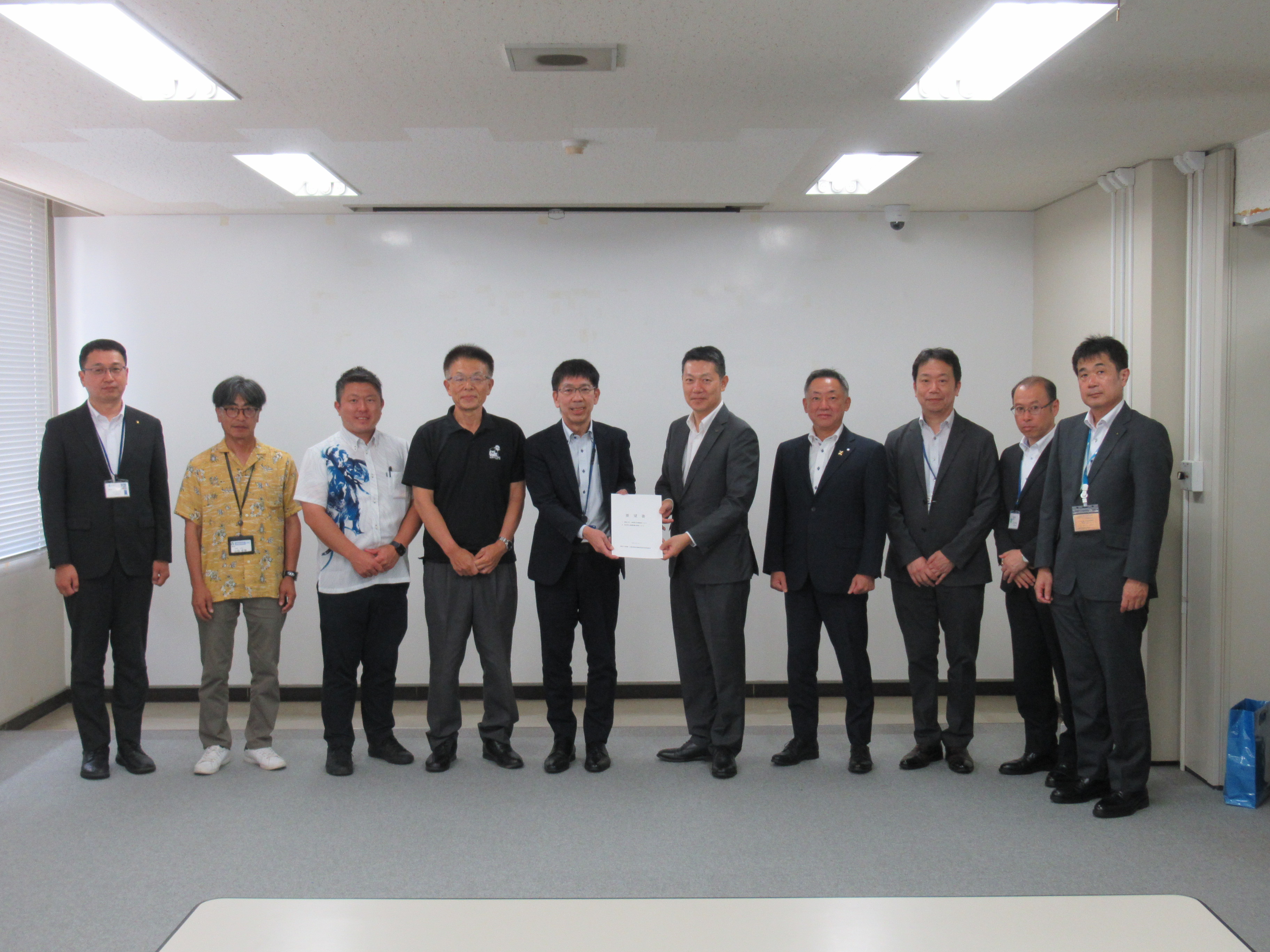 倉吉河川国道事務所への要望書手交