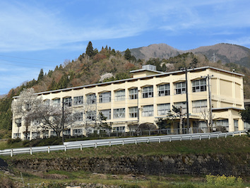 佐治小 校舎