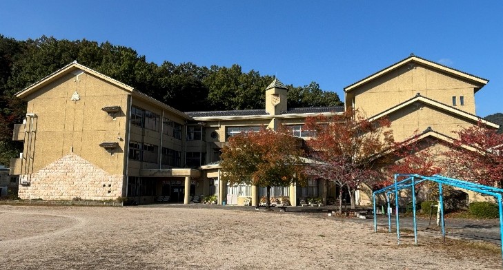 散岐小 校舎