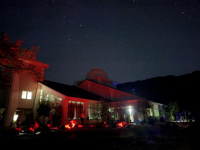 園地で星空を観察する様子2