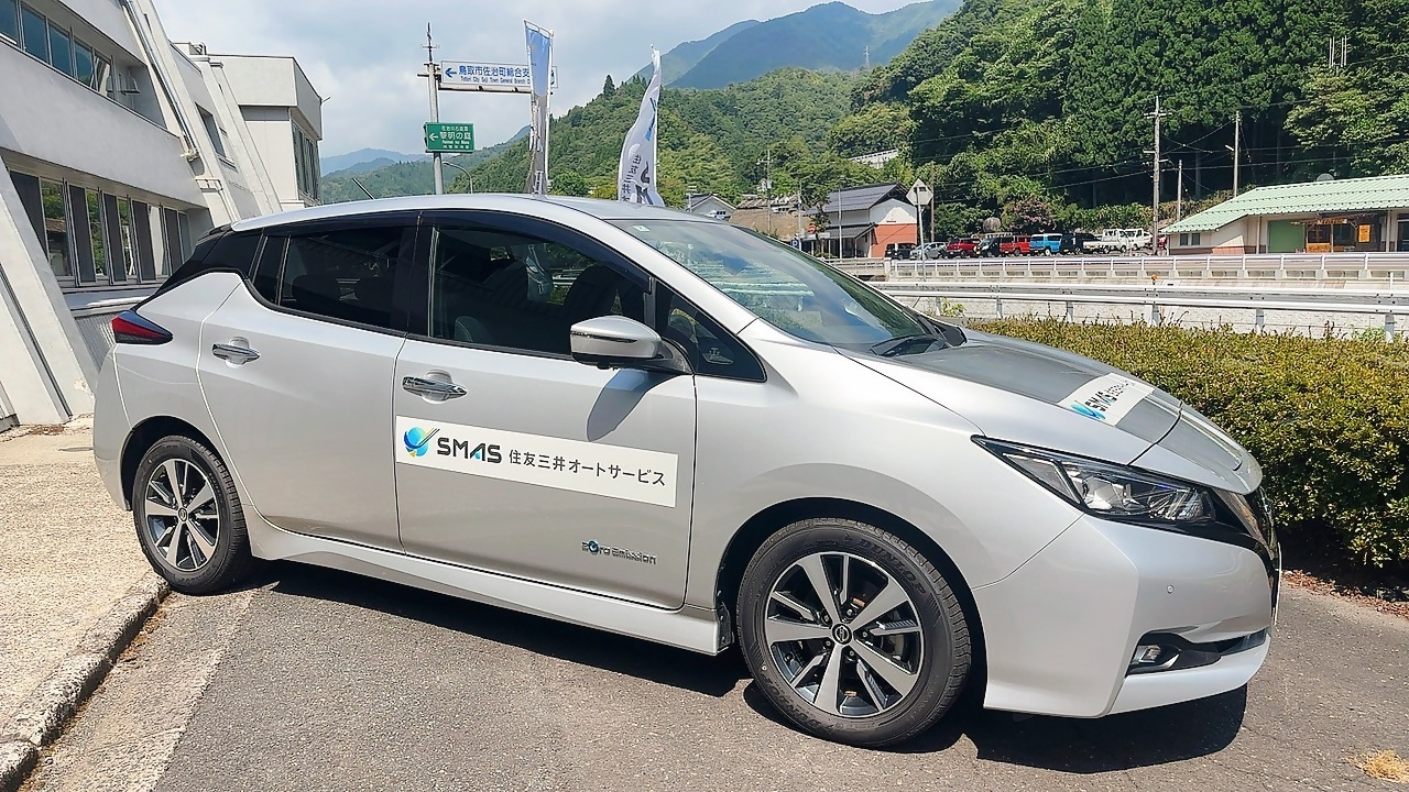 今回導入された日産自動車リーフ(型式:ZAA-ZE1)の画像2