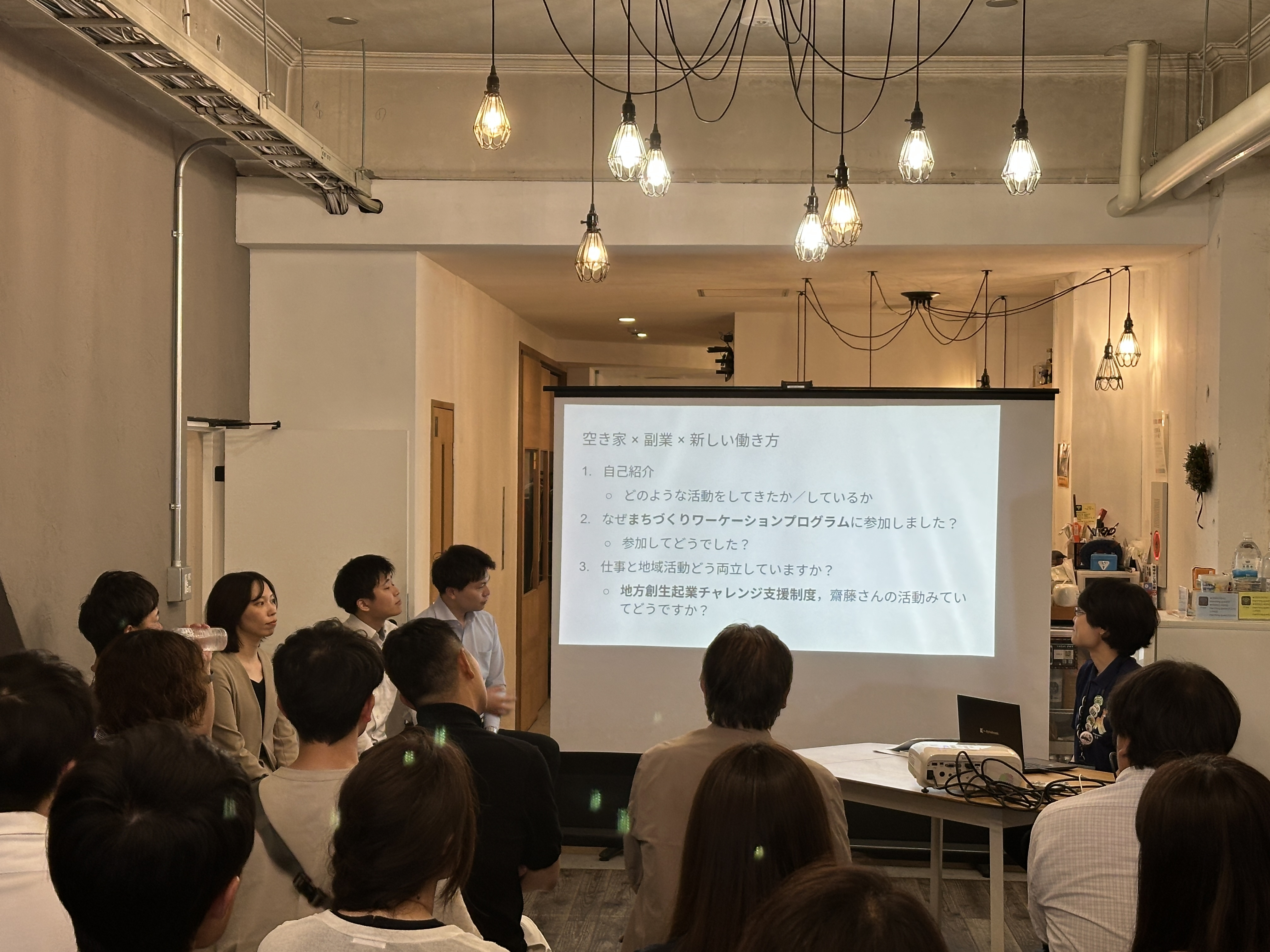鳥取銀行の皆さんと長曽我部先生によるパネルディスカッションの画像