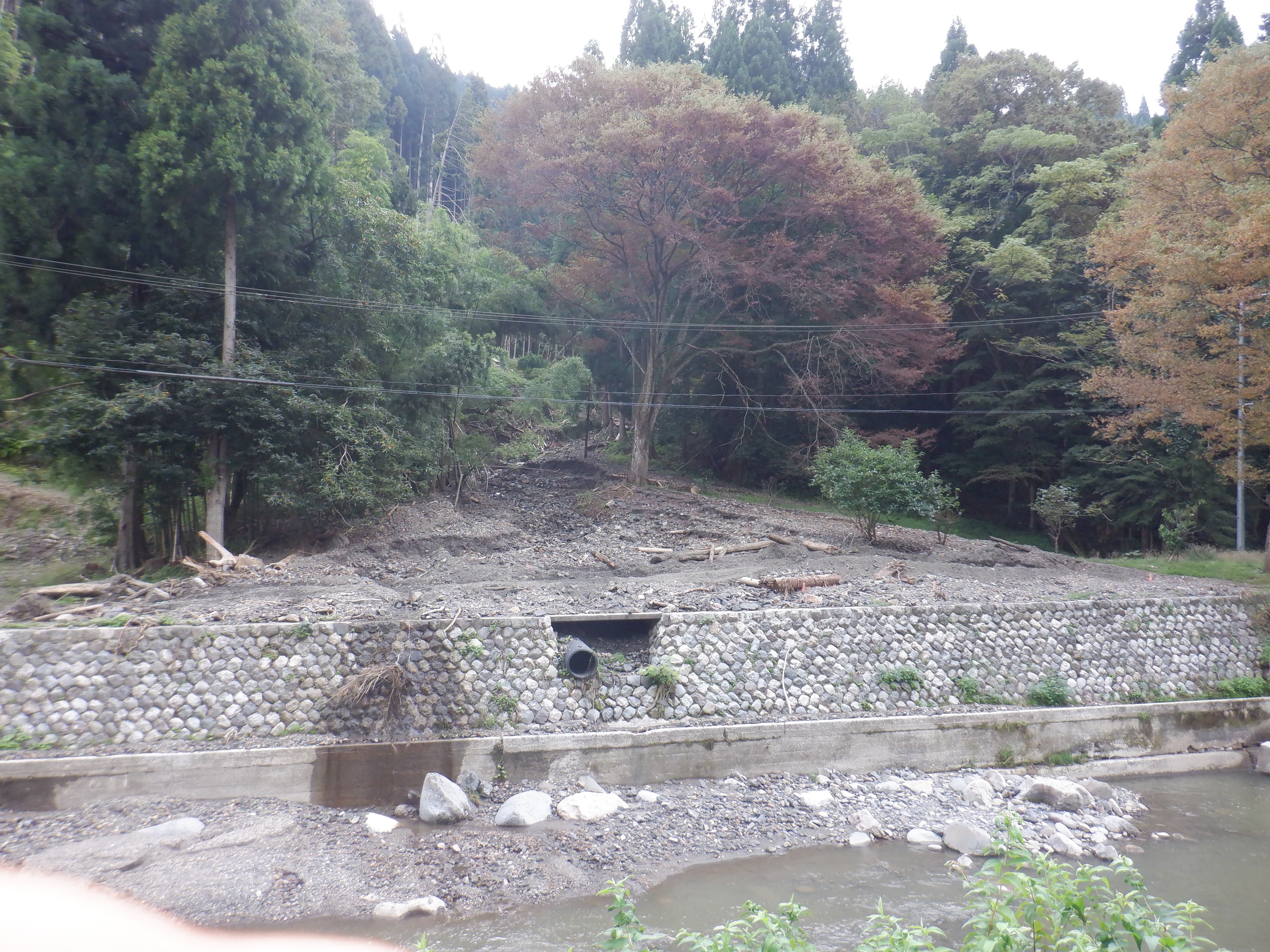 尾際谷川土砂