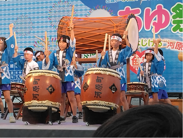 散岐小 あゆ太鼓