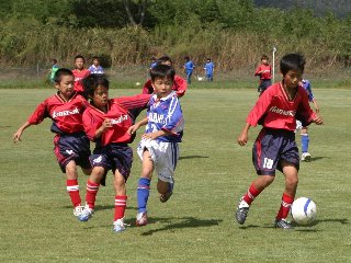 表紙写真：第4回エクアドルカップサッカー大会（2006年9月23日）