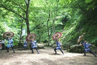 表紙写真：国府町雨滝の滝開き祭（2008年6月7日）