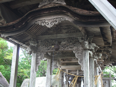 三角山神社本殿