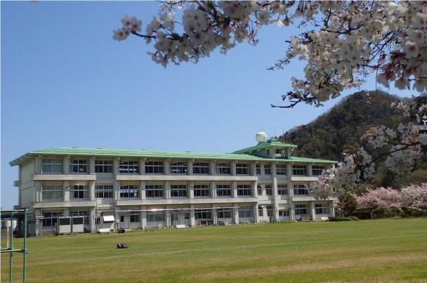 東郷小学校　校舎