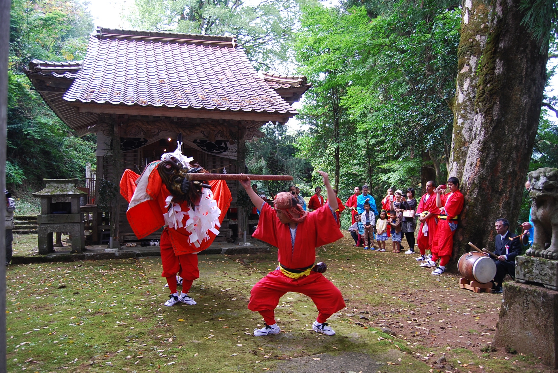 大和佐美命神社の麒麟獅子舞と猩々（大湯棚）