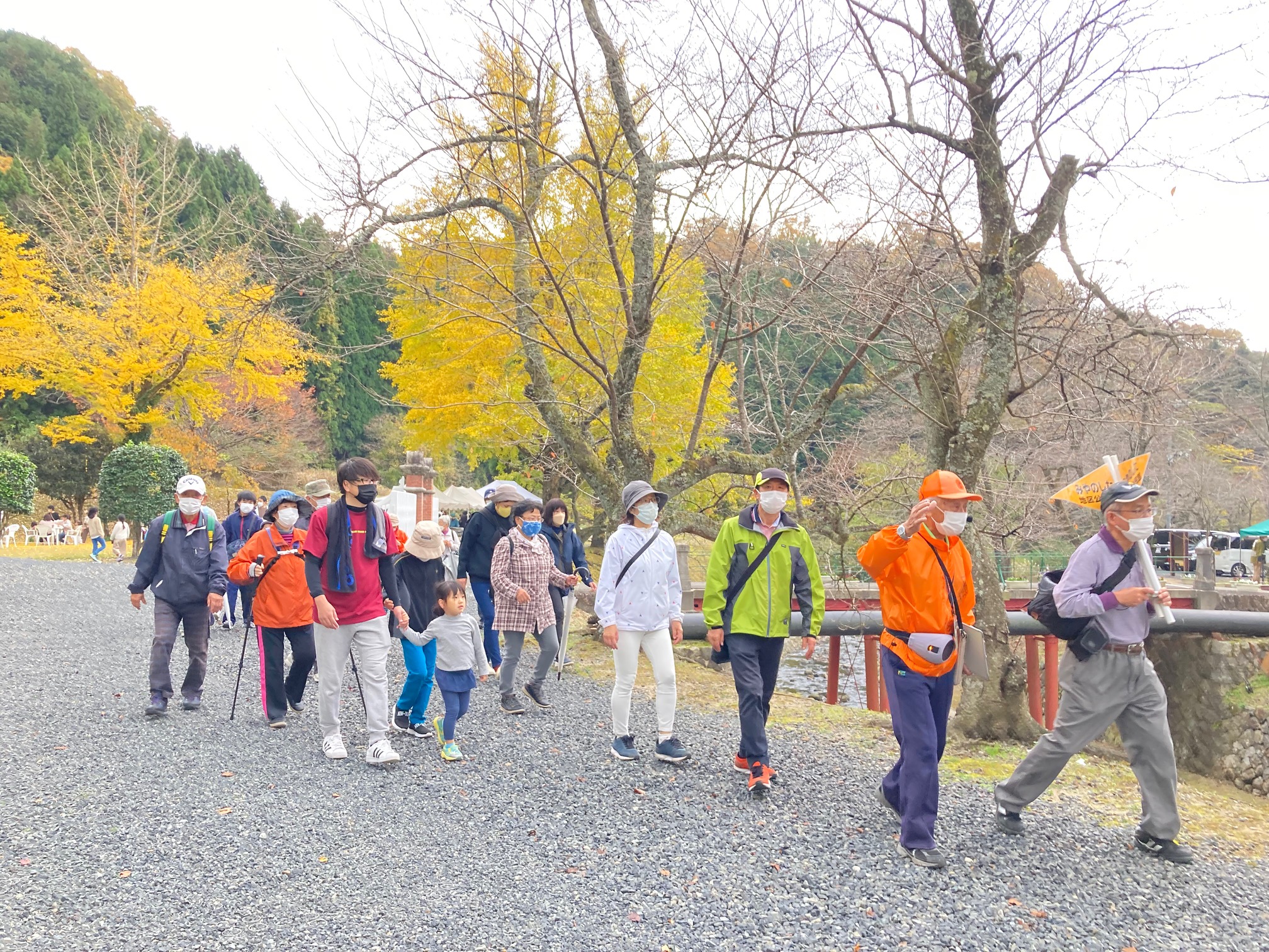 旧美歎水源地でダム湖ウォーキングツアー